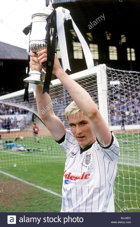 160587-scottish-cup-final-st-mirren-v-dundee-united-1-0-hampden-park-BJJ4EC.jpg